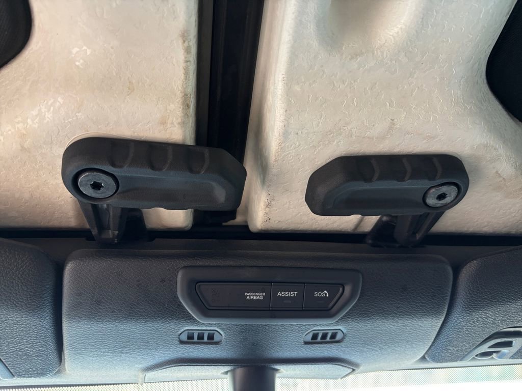 Used 2022 Jeep Gladiator Overland w/ Popular Equipment Package AWD/4WD image 25