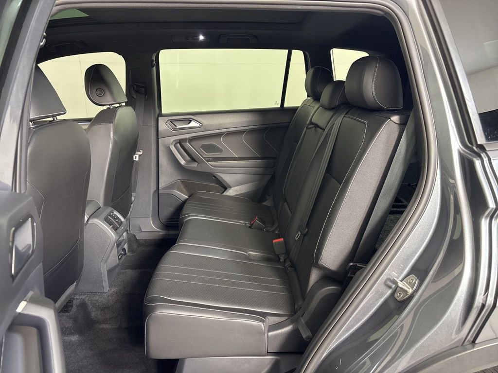 Used 2023 Volkswagen Tiguan SE R-Line image 19
