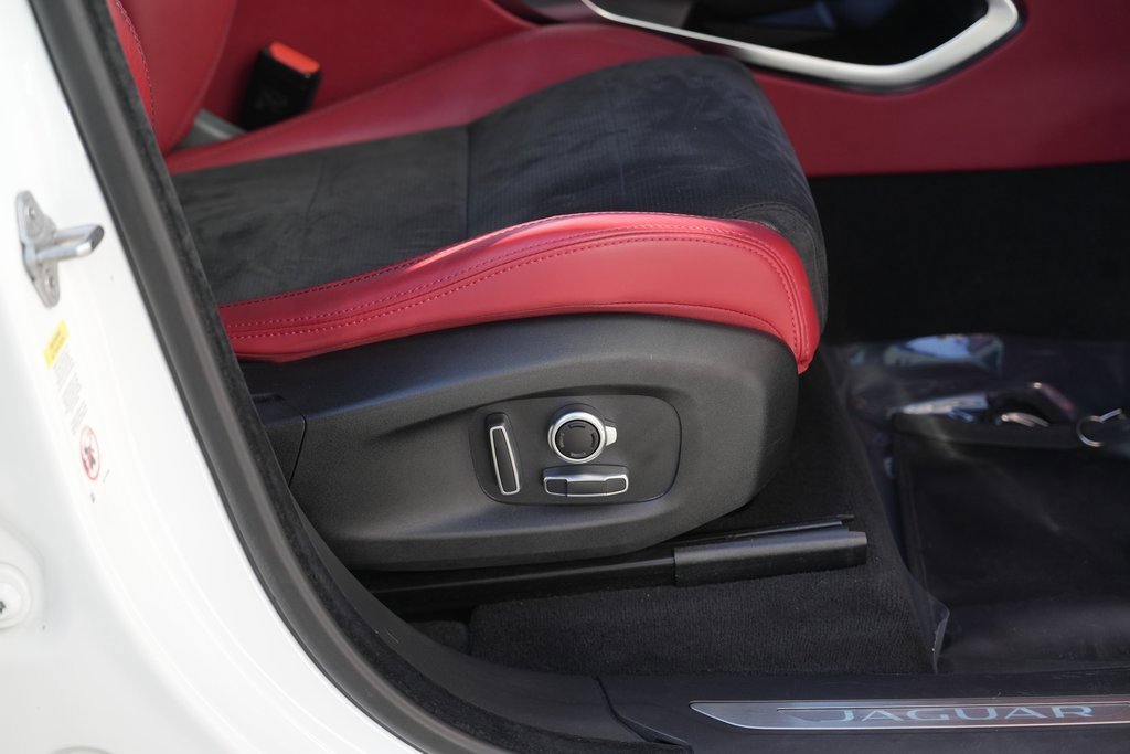 Used 2022 Jaguar F-PACE SVR image 36