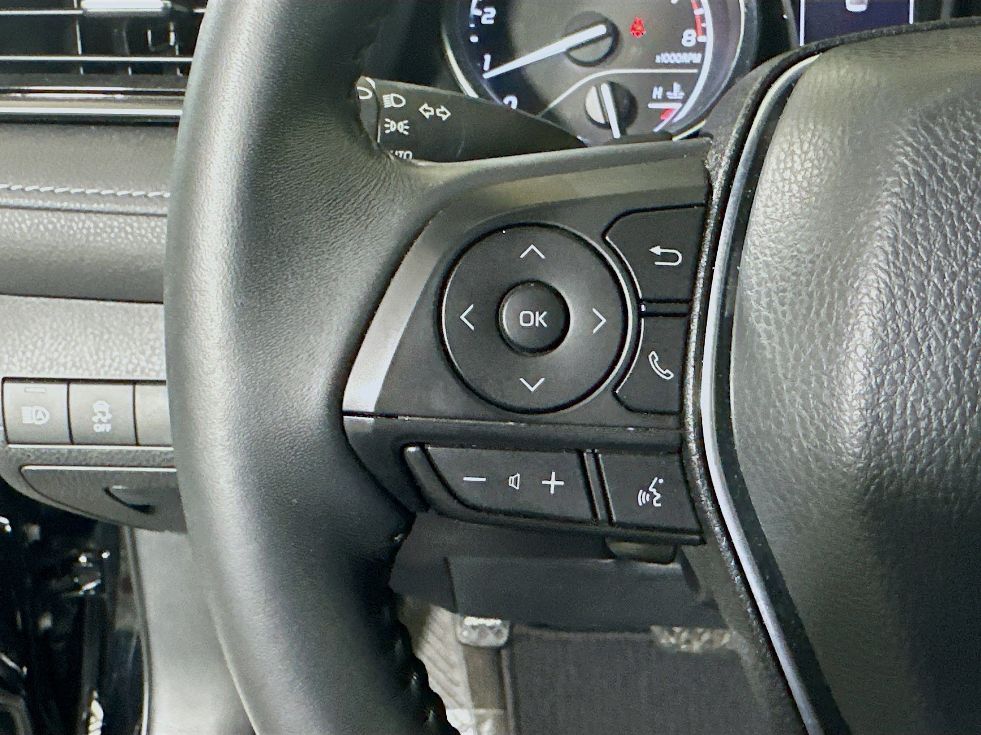 Used 2020 Toyota Camry SE FWD image 16
