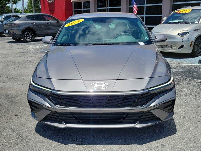 Used 2024 Hyundai Elantra Blue FWD image 2