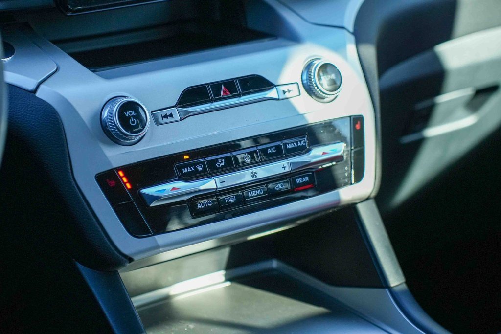 Used 2023 Ford Explorer XLT w/ Class IV Trailer Tow Package image 27