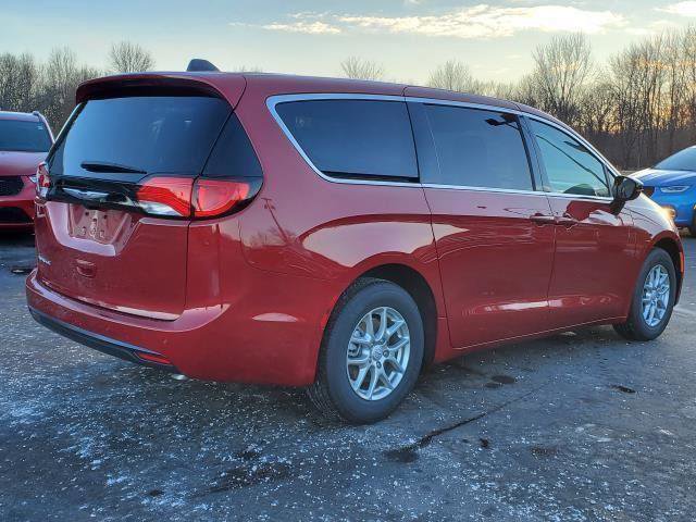 Used 2026 Chrysler Voyager LX image 3