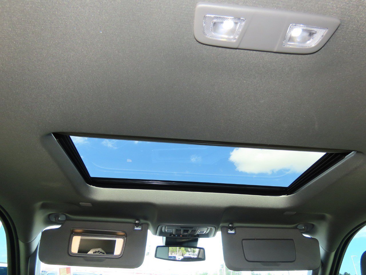 Used 2025 GMC Sierra 2500 SLT w/ SLT Convenience Package image 21