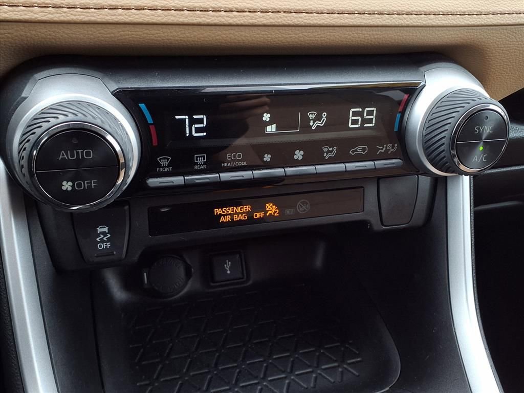 Used 2021 Toyota RAV4 XLE w/ Convenience Package image 15