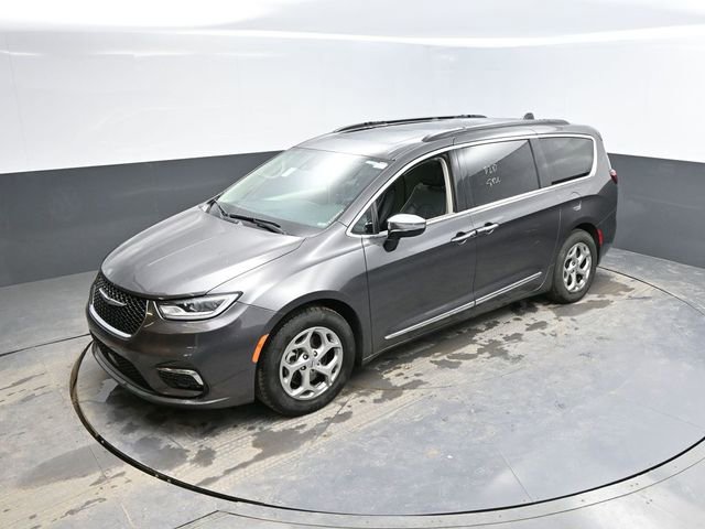 Used 2023 Chrysler Pacifica Limited FWD image 49