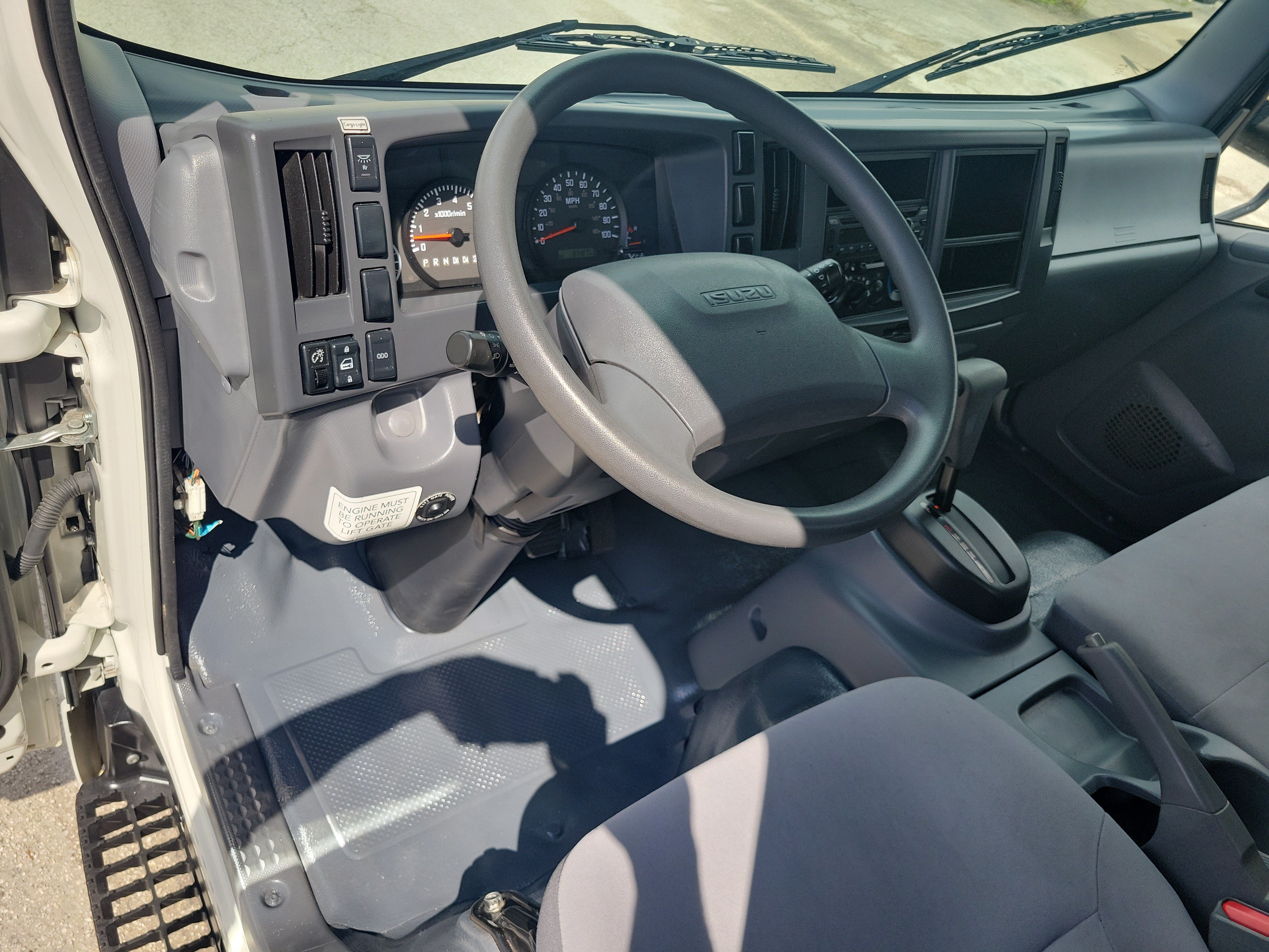 Used 2021 Isuzu NPR RWD image 21