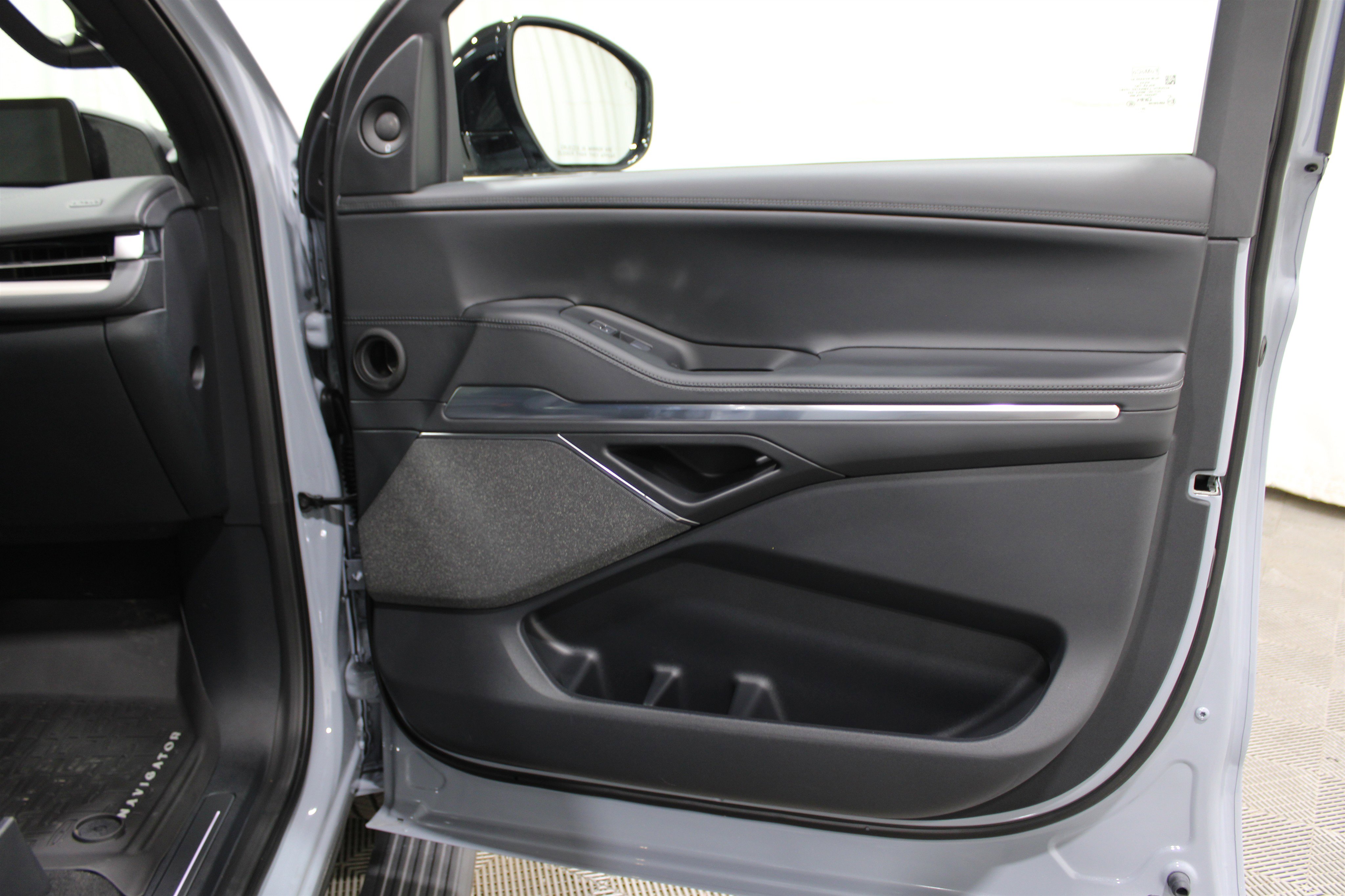 New 2025 Lincoln Navigator Reserve w/ Jet Appearance Package image 31