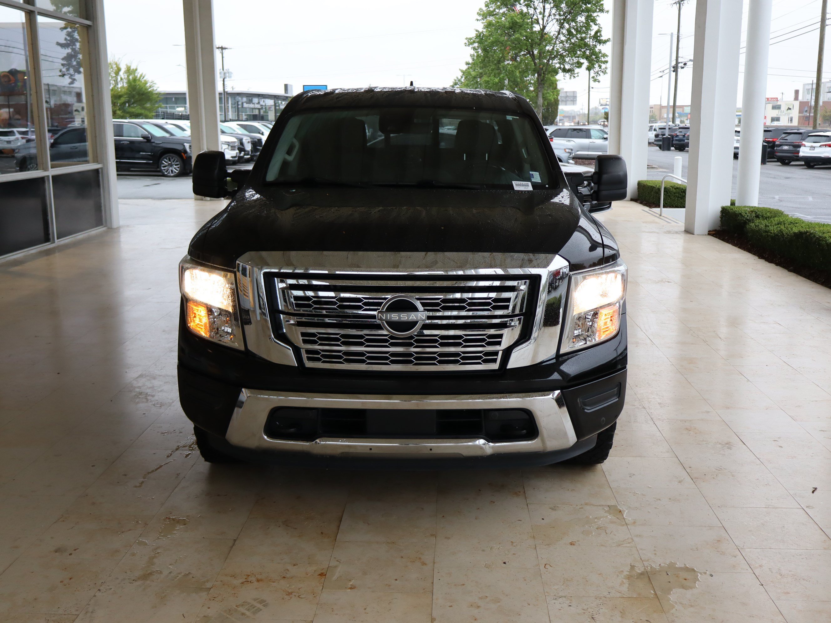 Used 2023 Nissan Titan SV w/ SV Convenience Package AWD/4WD image 3