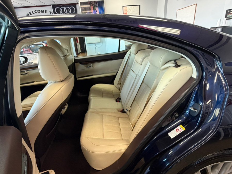 Used 2016 Lexus ES 350 w/ Luxury Package w/Wood Trim FWD image 44