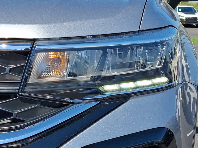 Used 2024 Volkswagen Taos SE AWD/4WD image 10