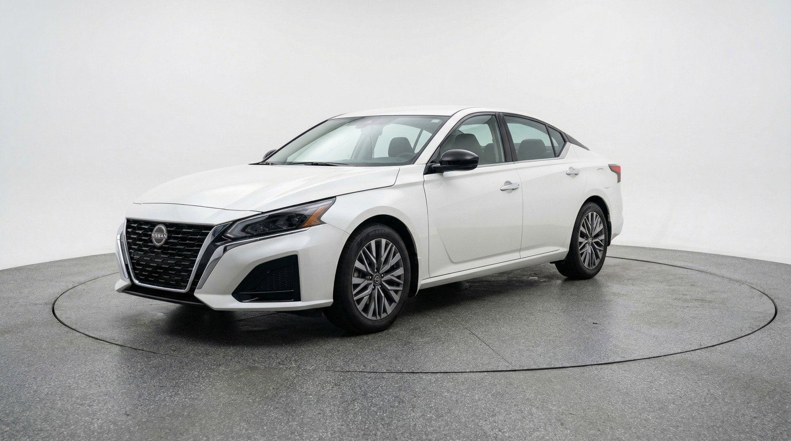 Used 2025 Nissan Altima 2.5 SV FWD image 3