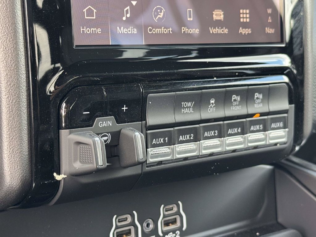 New 2026 RAM 2500 Big Horn AWD/4WD image 19