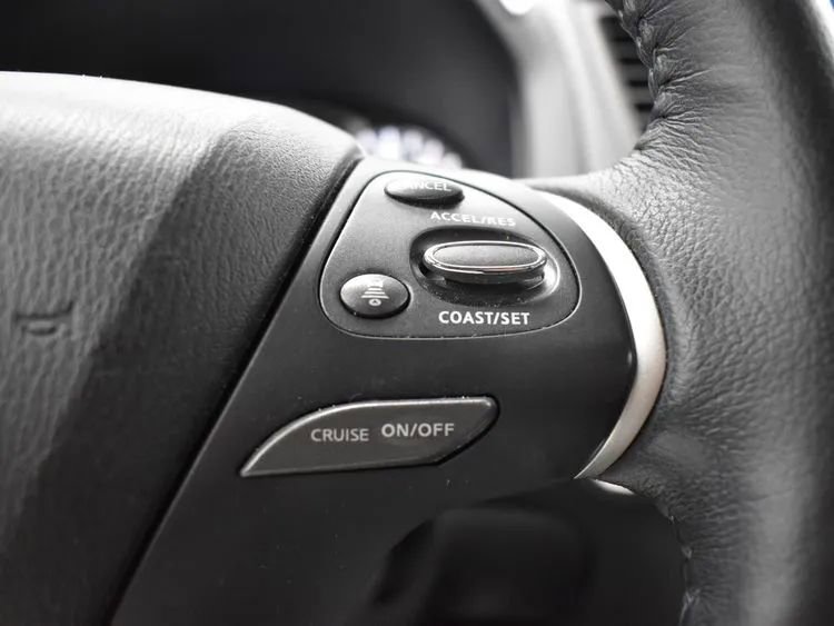 Used 2020 Nissan Pathfinder SL image 23