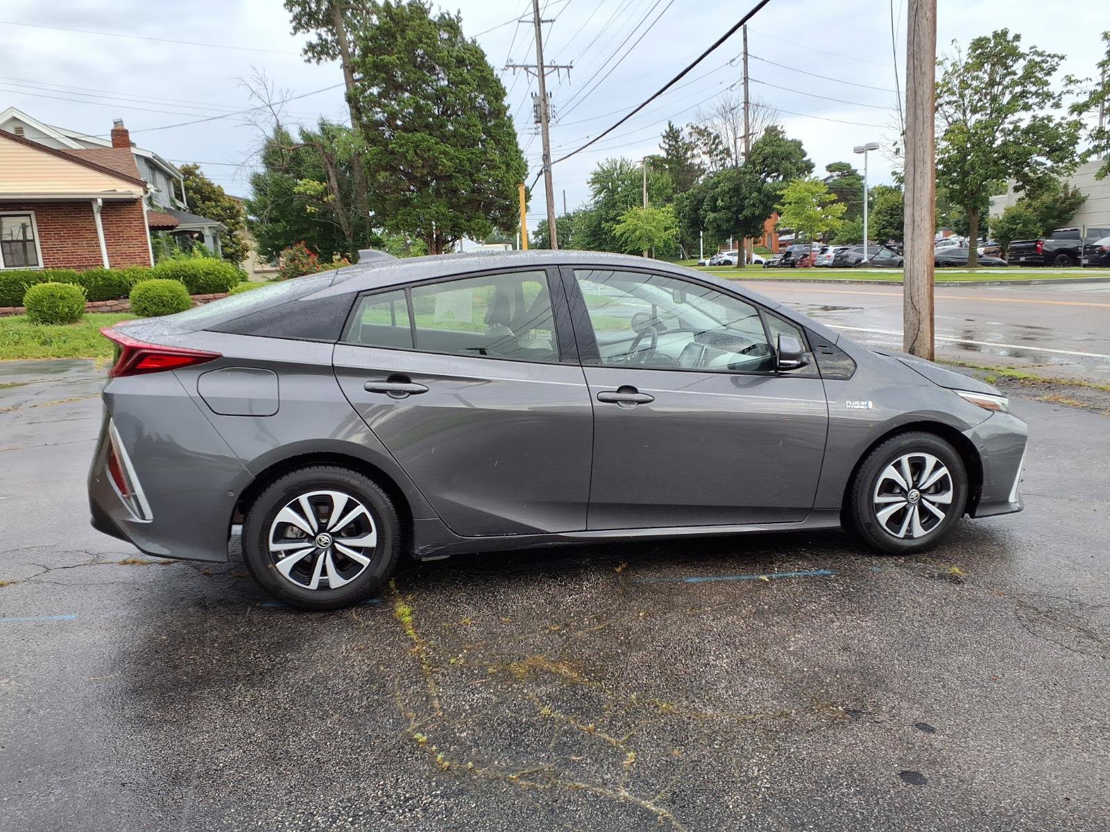 Used 2017 Toyota Prius Prime Advanced w/ Carpet Mat Package FWD image 22