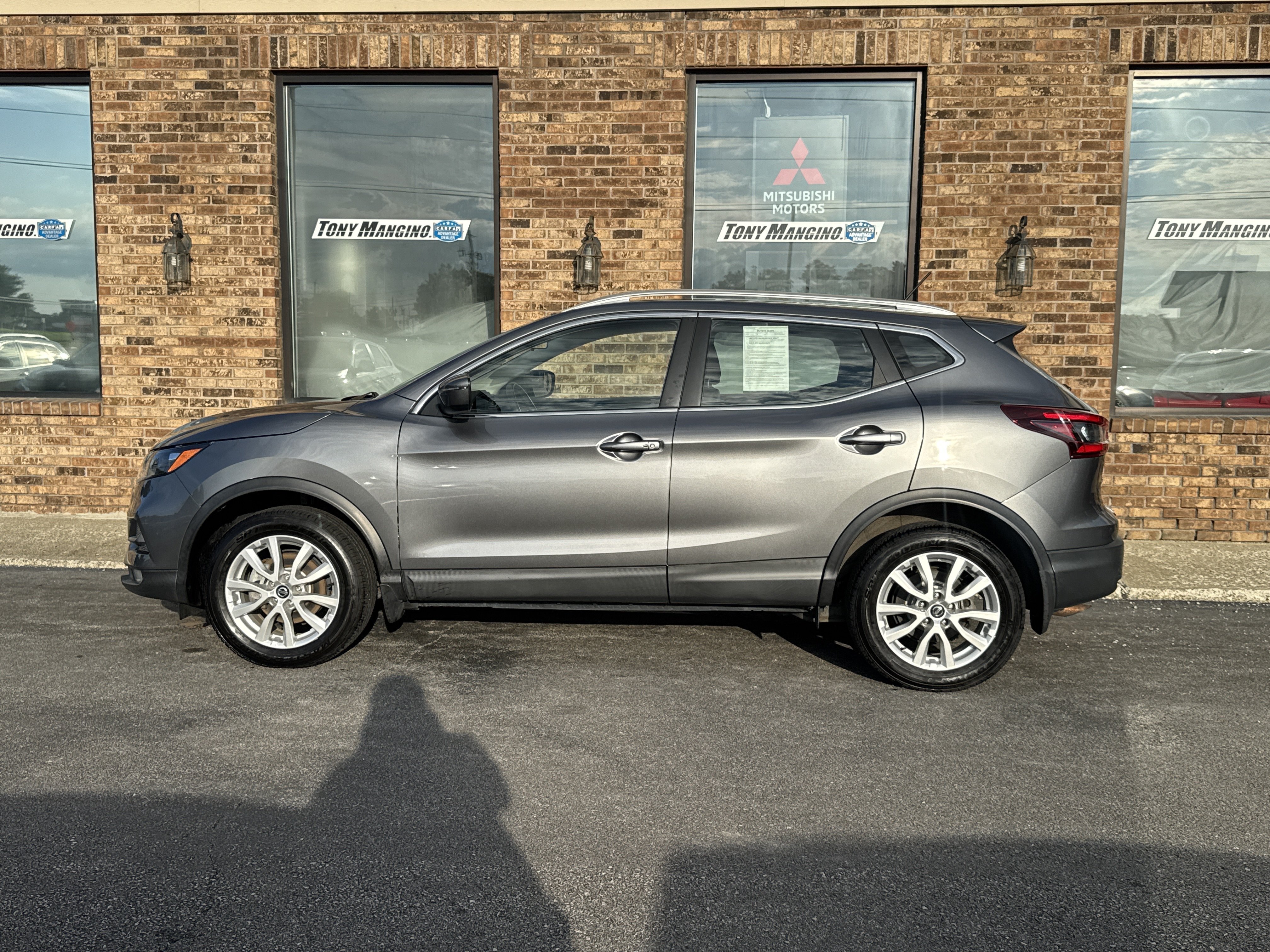 Used 2021 Nissan Rogue Sport SV AWD/4WD image 2