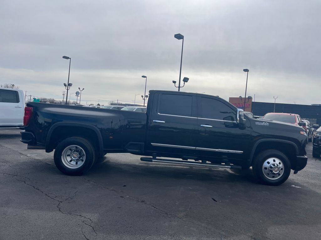 Used 2024 Chevrolet Silverado 3500 High Country w/ High Country Premium Package AWD/4WD image 6