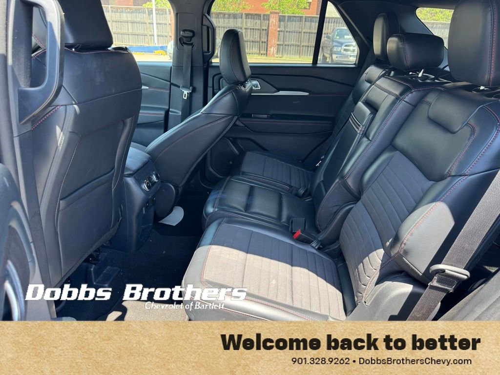 Used 2025 Ford Explorer ST-Line w/ ST-Line Street Pack AWD/4WD image 16