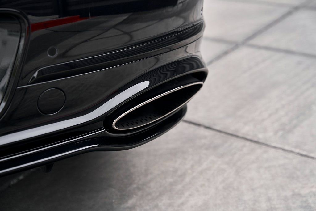 Used 2025 Bentley Flying Spur Plug-In Hybrid image 14