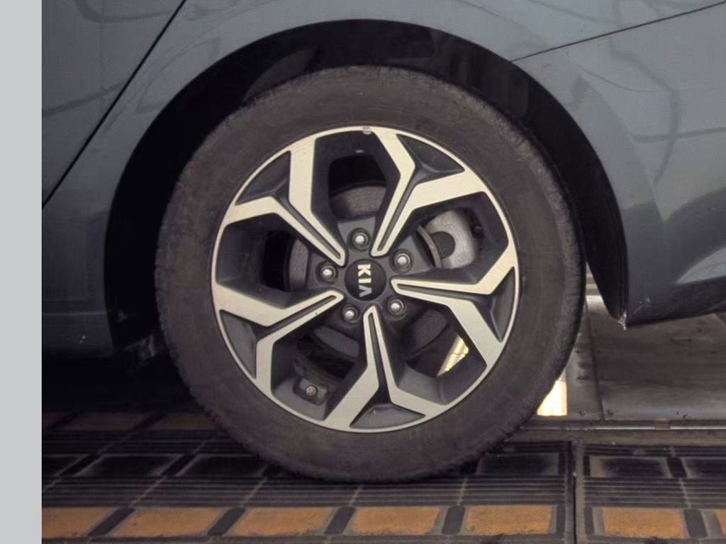 Used 2020 Kia Forte LXS FWD image 3
