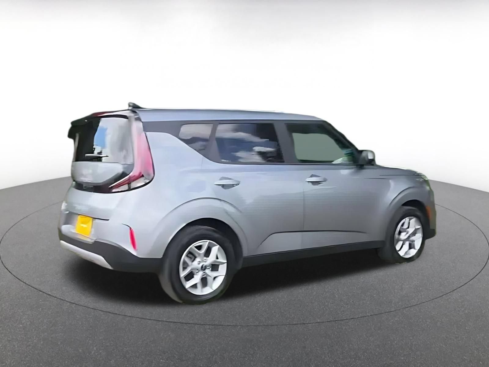 Used 2025 Kia Soul LX w/ LX Technology Package FWD image 16