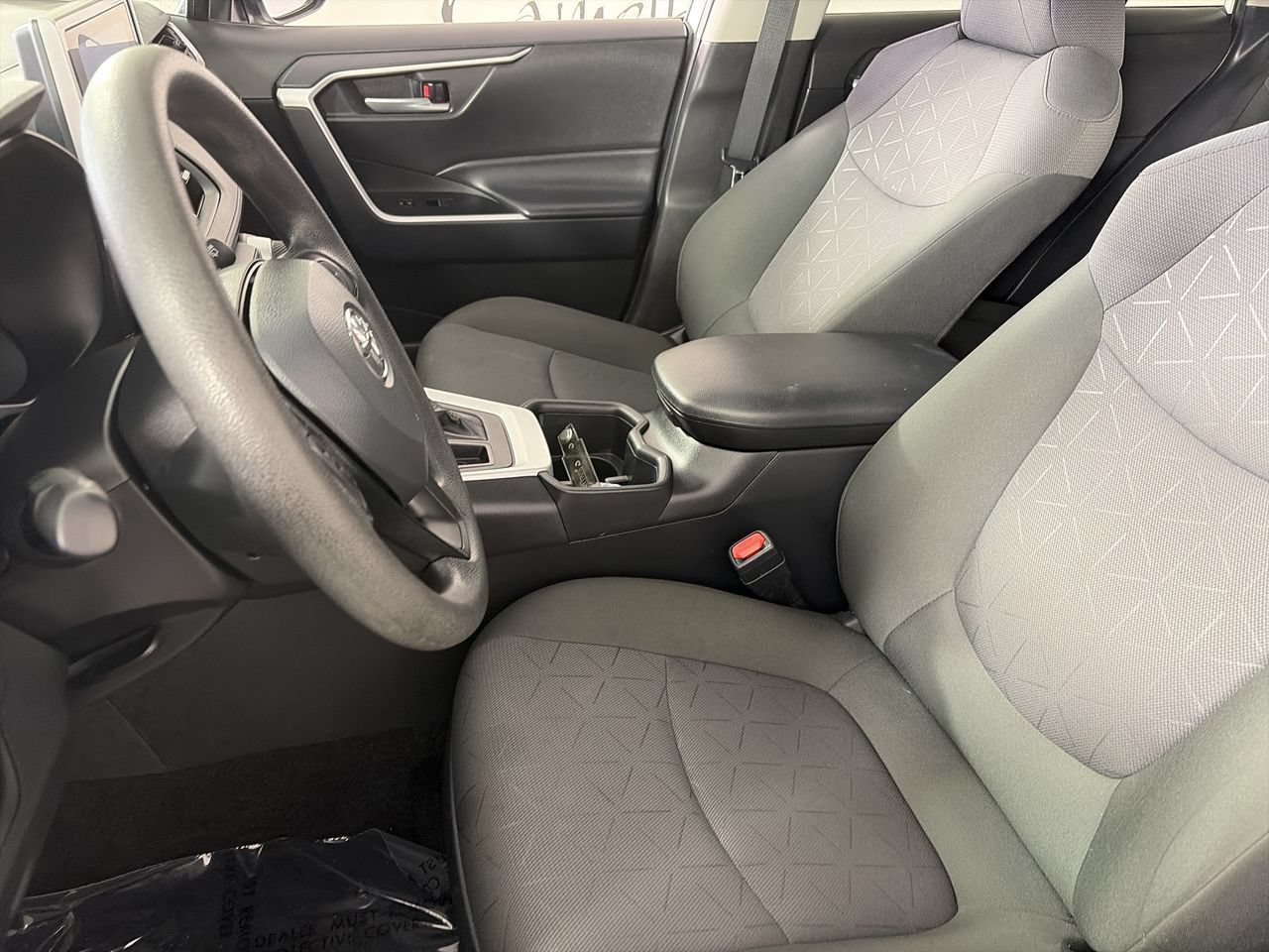 Used 2025 Toyota RAV4 XLE FWD image 19