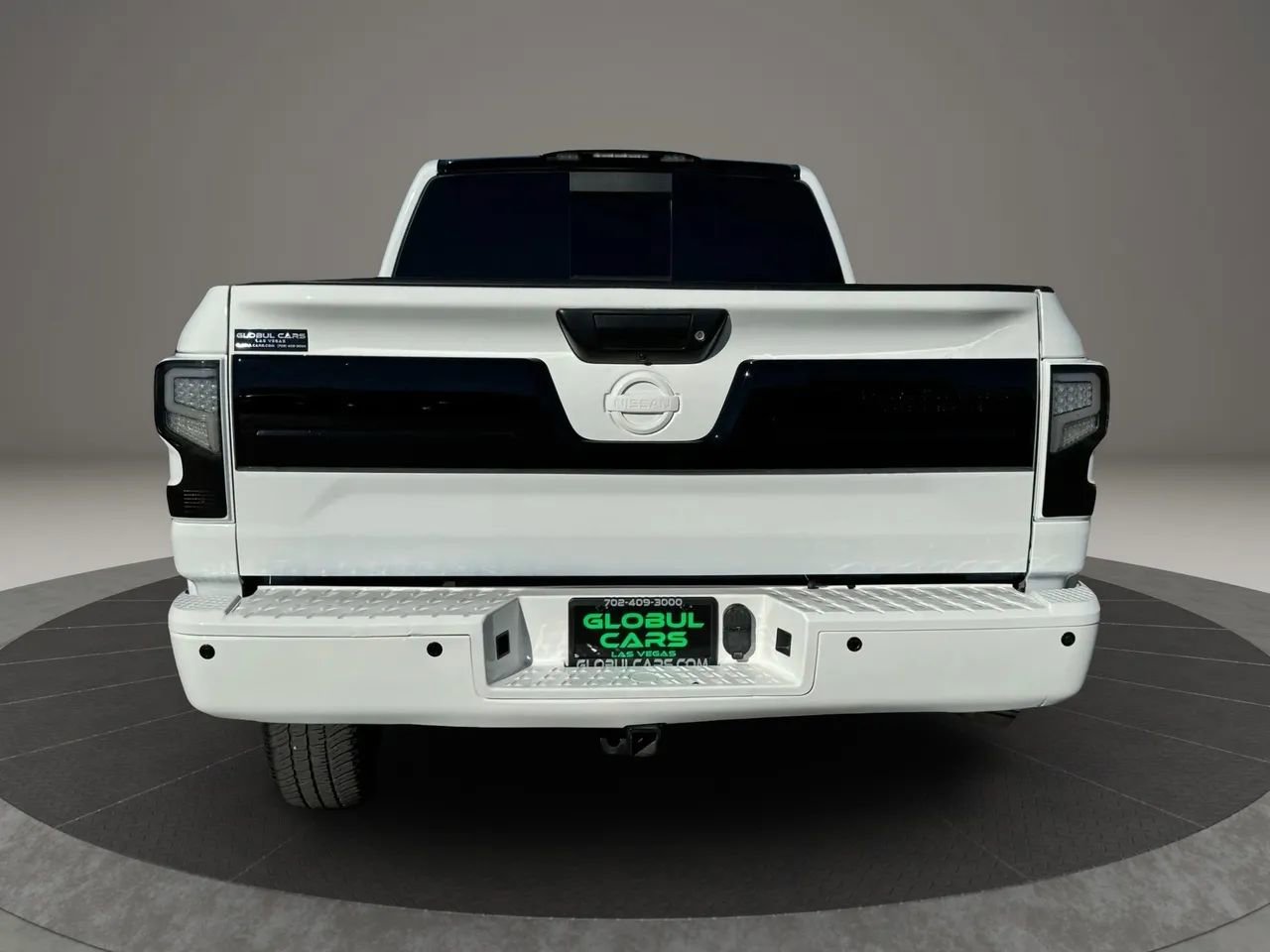 Used 2017 Nissan Titan Platinum Reserve image 6