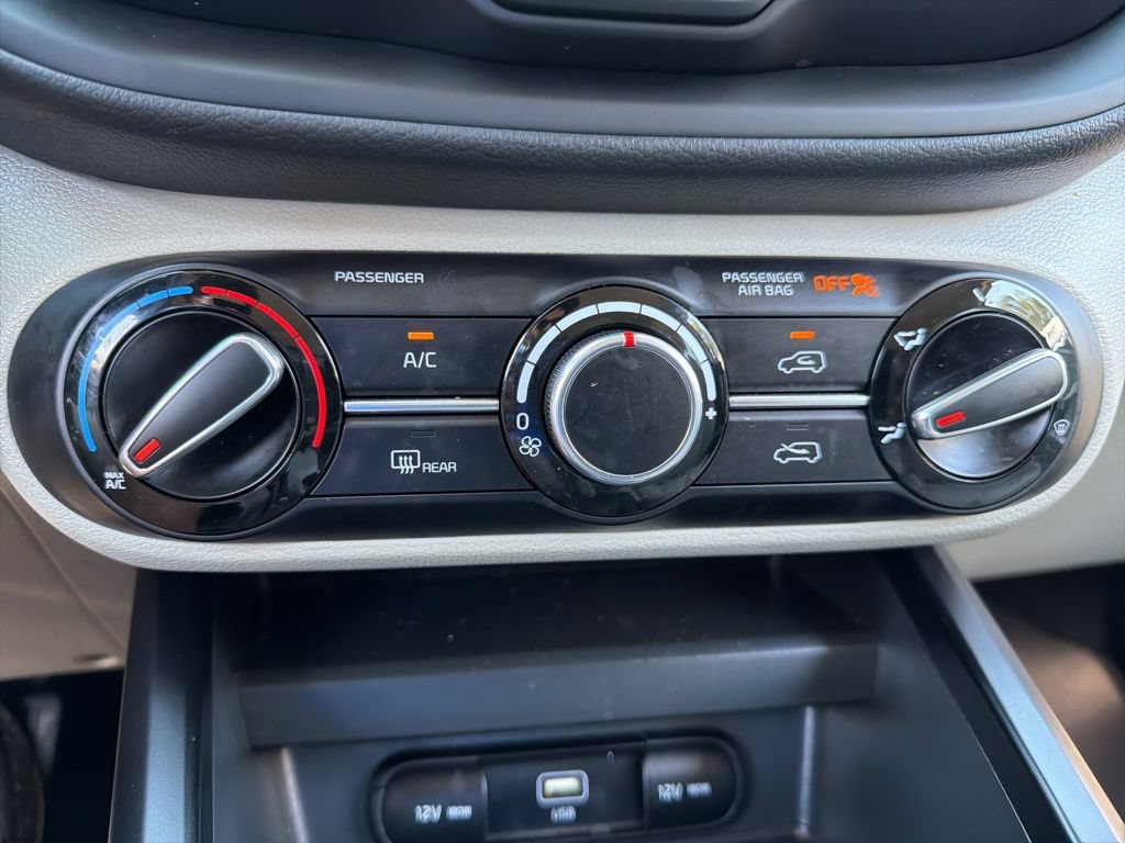 Used 2023 Kia Soul LX w/ Option Group 015 FWD image 16