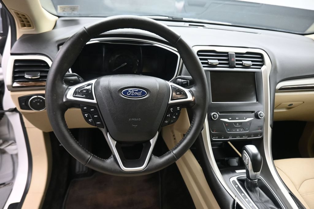 Used 2015 Ford Fusion SE w/ Equipment Group 502A FWD image 14