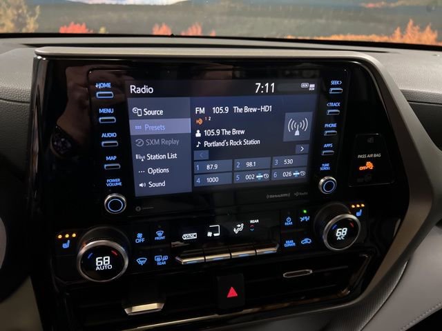 Used 2022 Toyota Highlander XLE AWD/4WD image 38