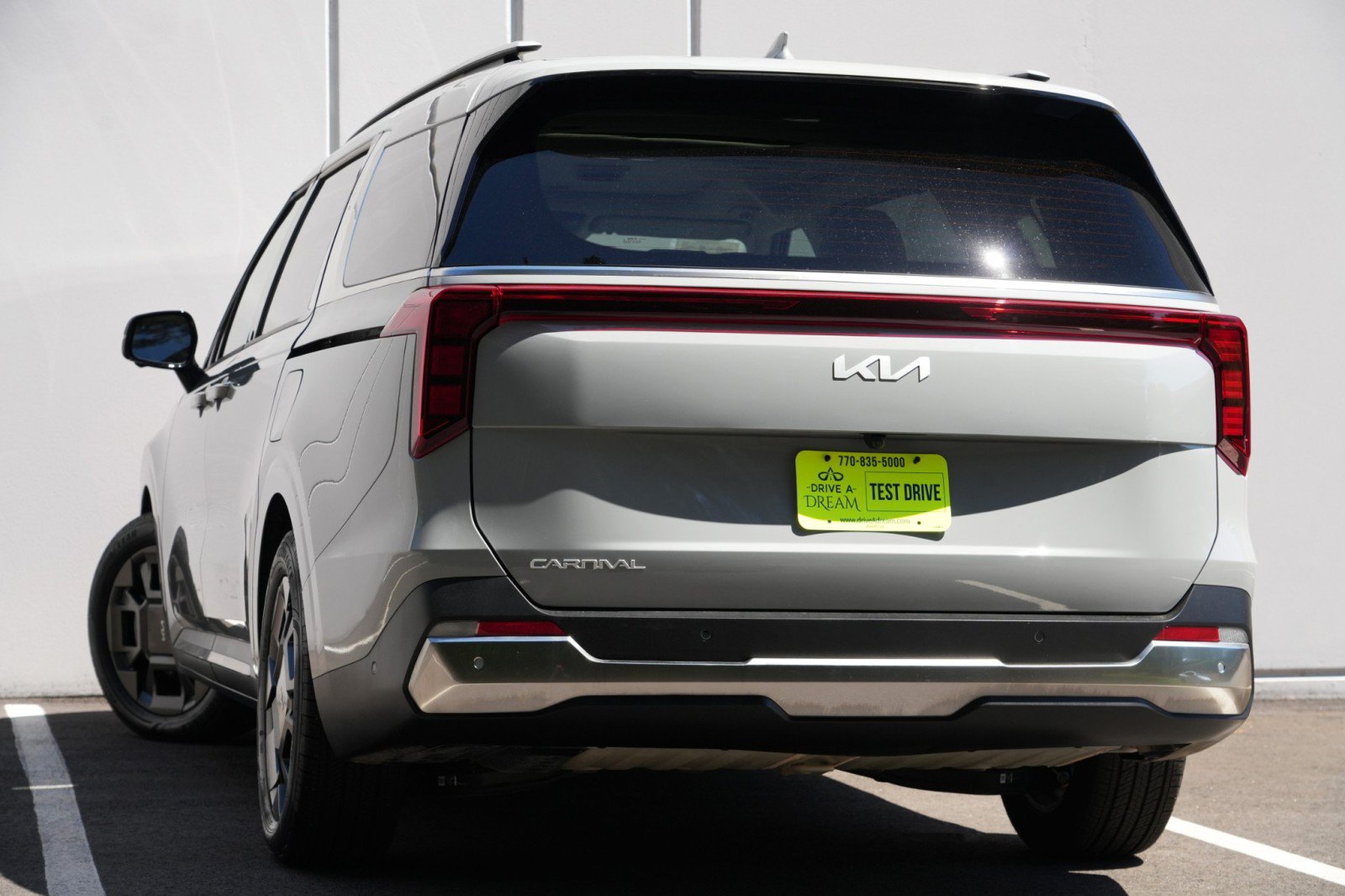 Used 2025 Kia Carnival SX FWD image 6