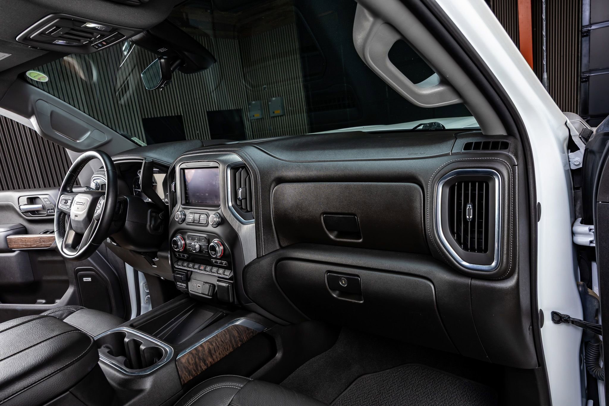 Used 2023 GMC Sierra 3500 Denali w/ Denali Ultimate Package image 18