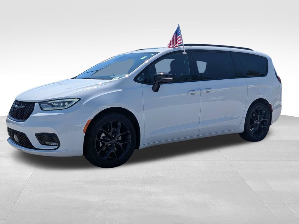 Used 2025 Chrysler Pacifica Limited FWD image 7