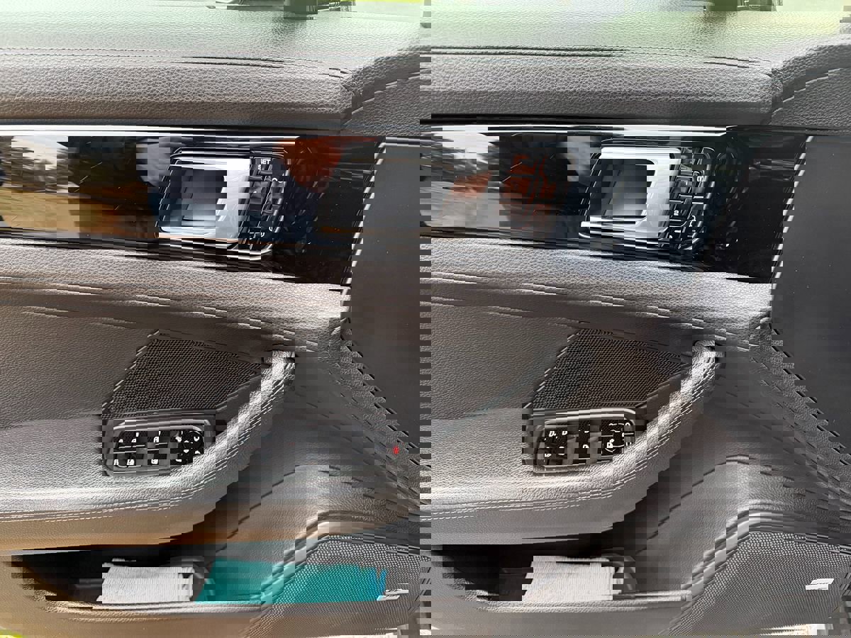 Used 2018 Porsche Panamera 4 image 23