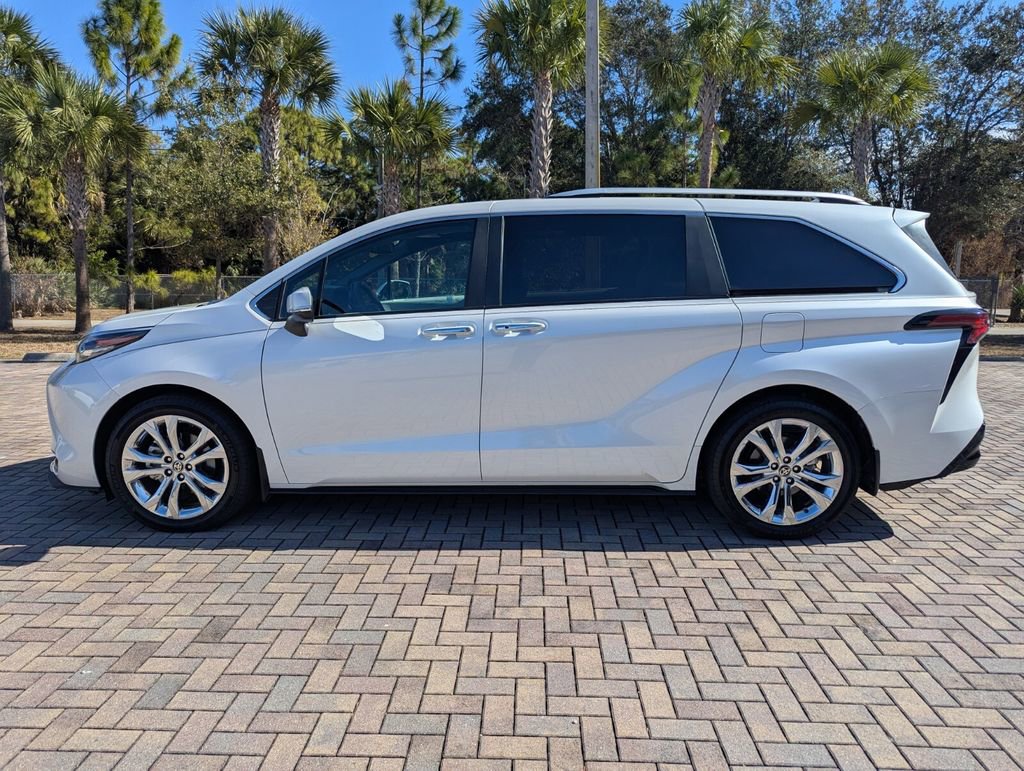 Certified 2024 Toyota Sienna Platinum image 8