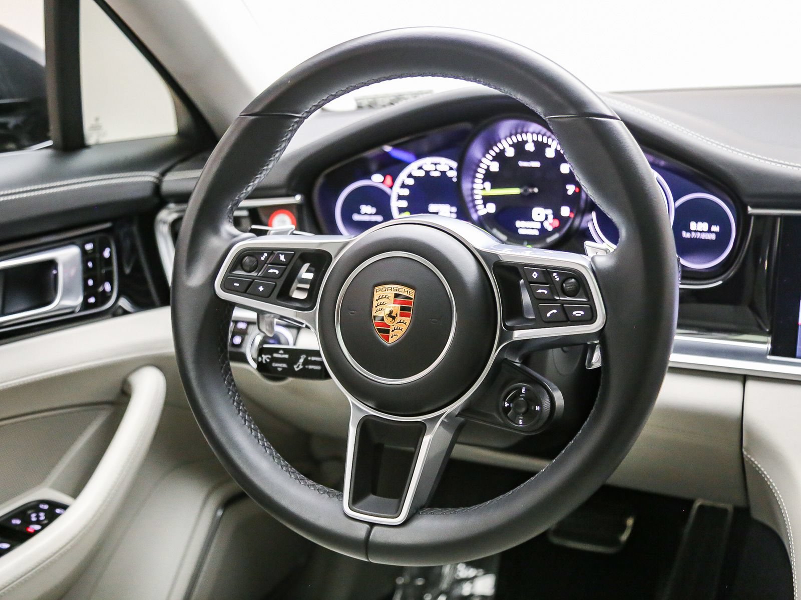 Used 2018 Porsche Panamera 4 Executive AWD/4WD image 19