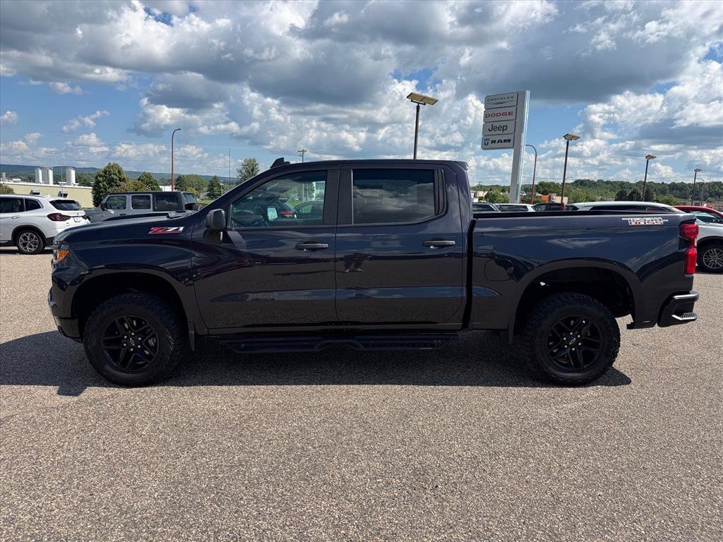 Used 2024 Chevrolet Silverado 1500 Custom Trail Boss AWD/4WD image 2