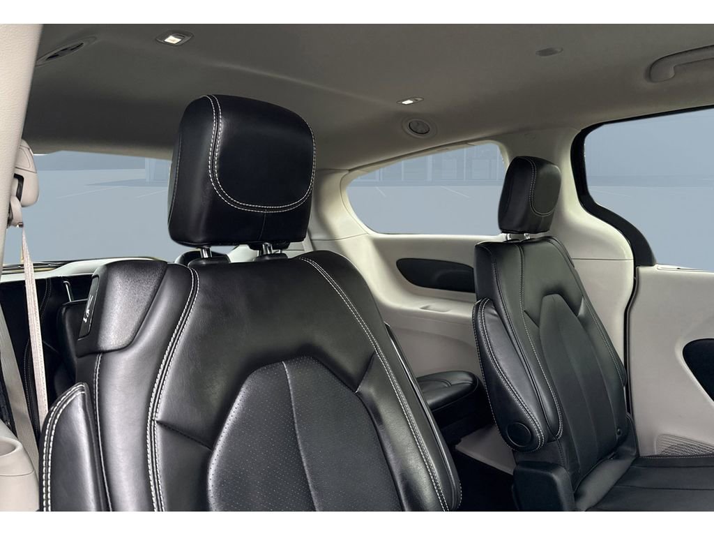 Used 2024 Chrysler Pacifica Touring-L image 24