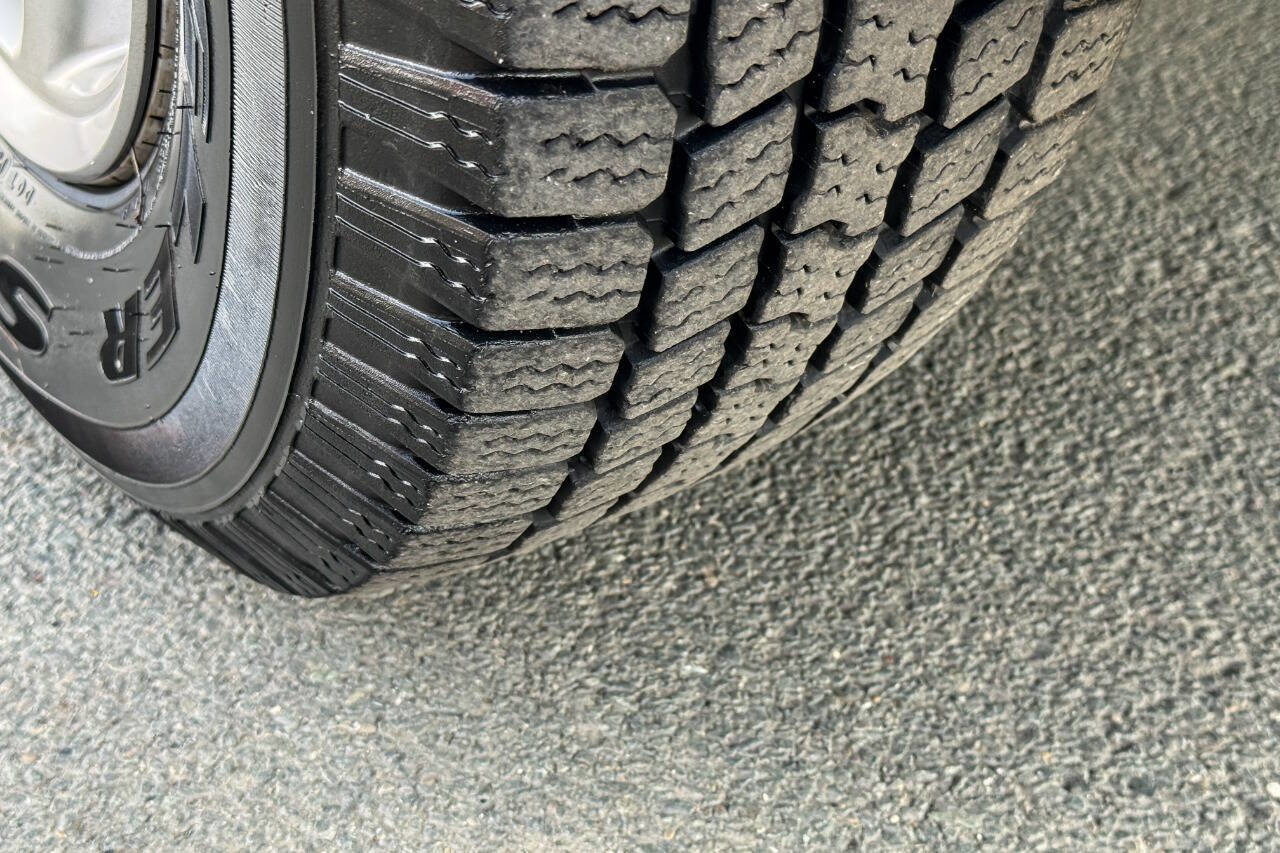 Used 2011 Ford E-350 and Econoline 350 Extended Super Duty w/ PWR Group image 24