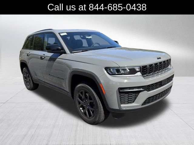 New 2027 Jeep Grand Cherokee Altitude RWD image 3