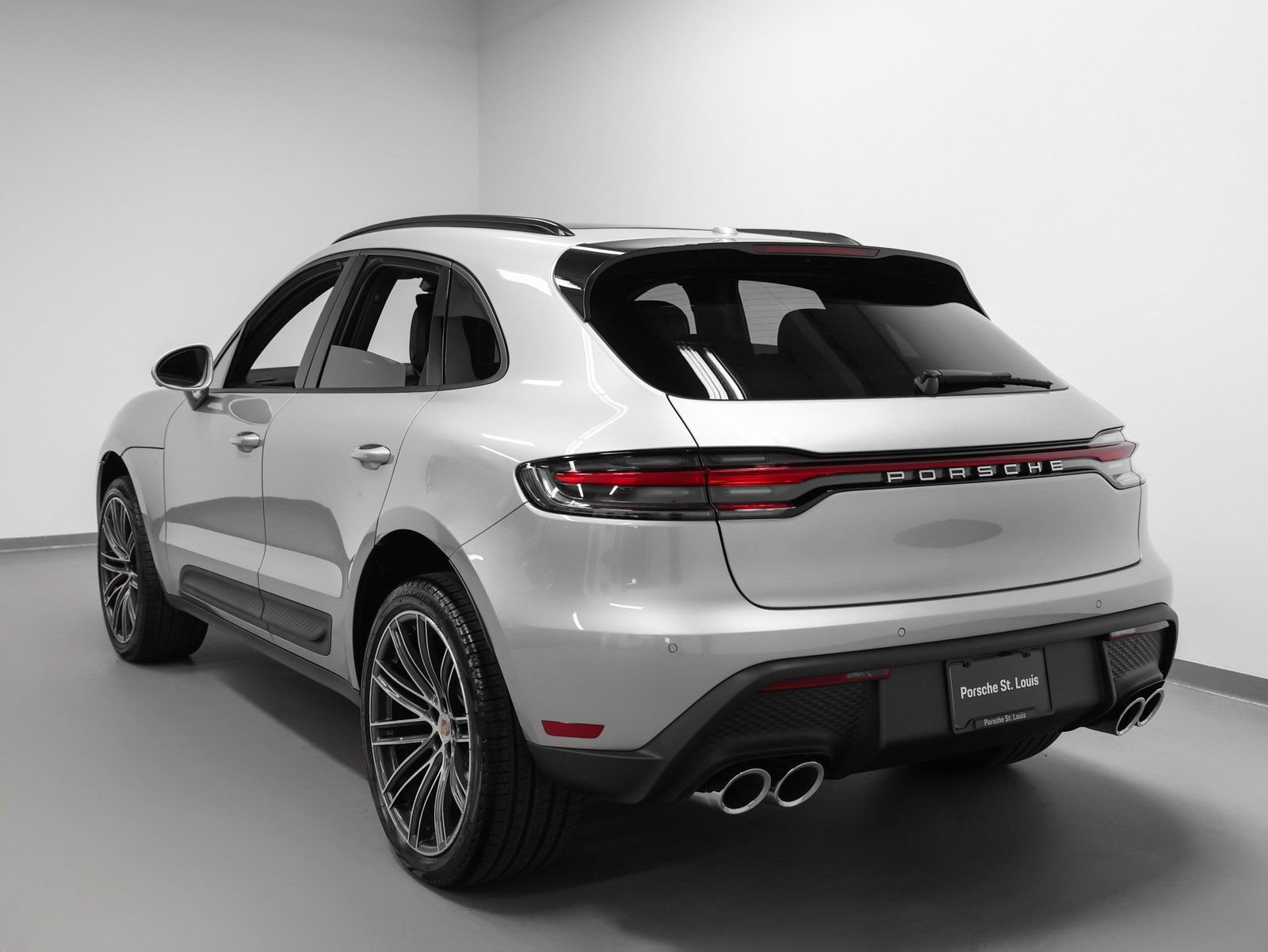 Certified 2026 Porsche Macan image 3
