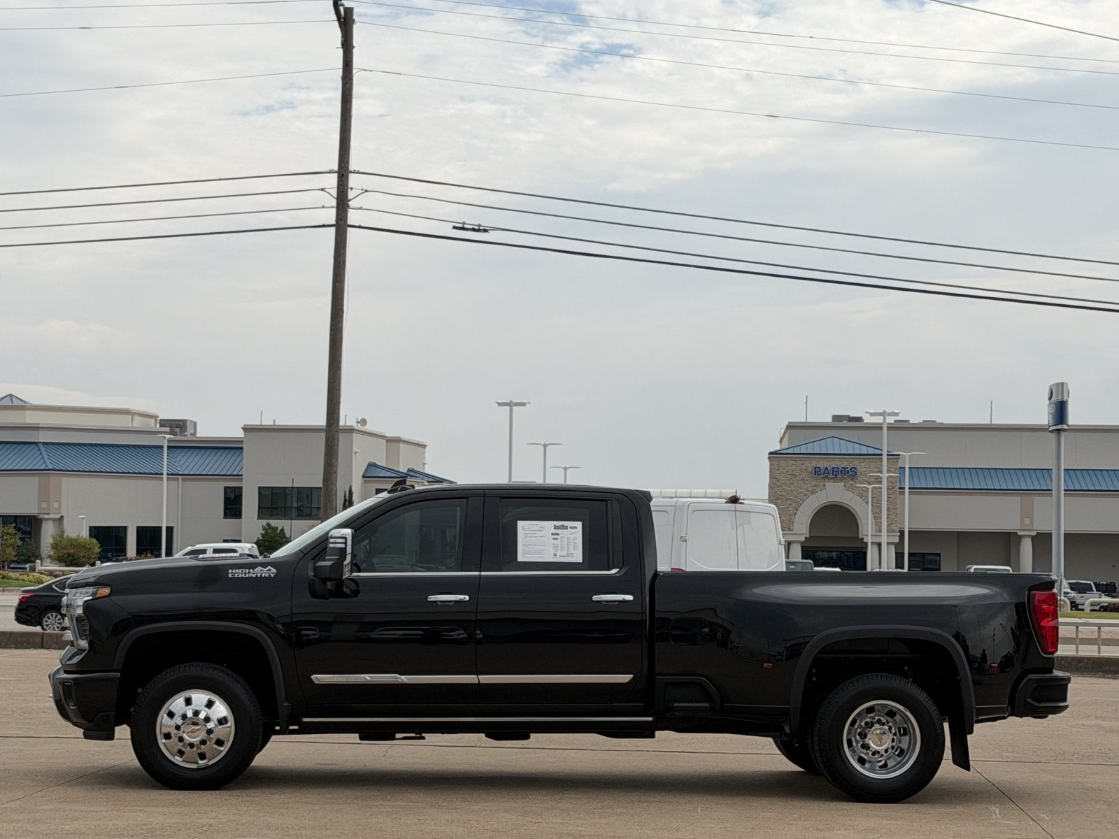 Used 2025 Chevrolet Silverado 3500 High Country w/ Technology Package AWD/4WD image 7