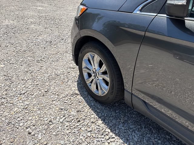Used 2020 Ford Edge Titanium FWD image 4