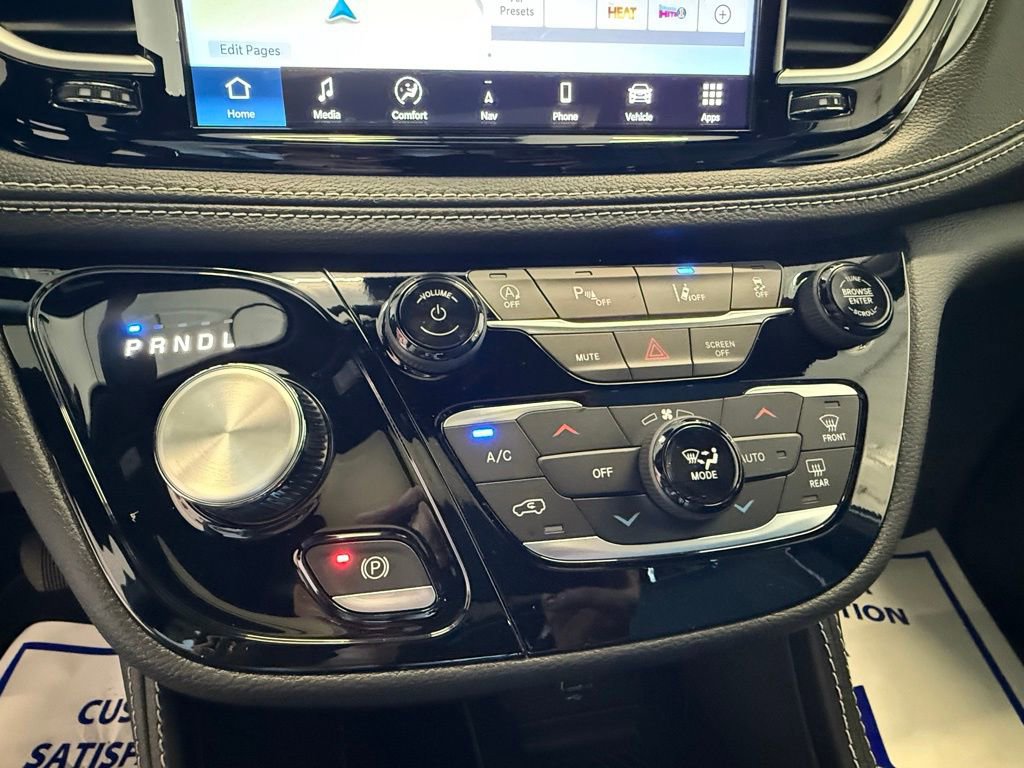 New 2026 Chrysler Pacifica Limited image 30