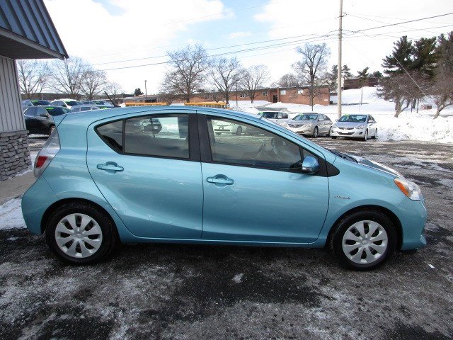 Used 2013 Toyota Prius C Two FWD image 9