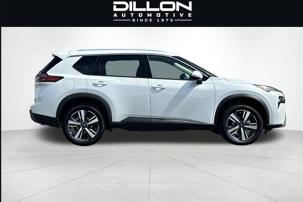 Used 2026 Nissan Rogue SL AWD/4WD image 3