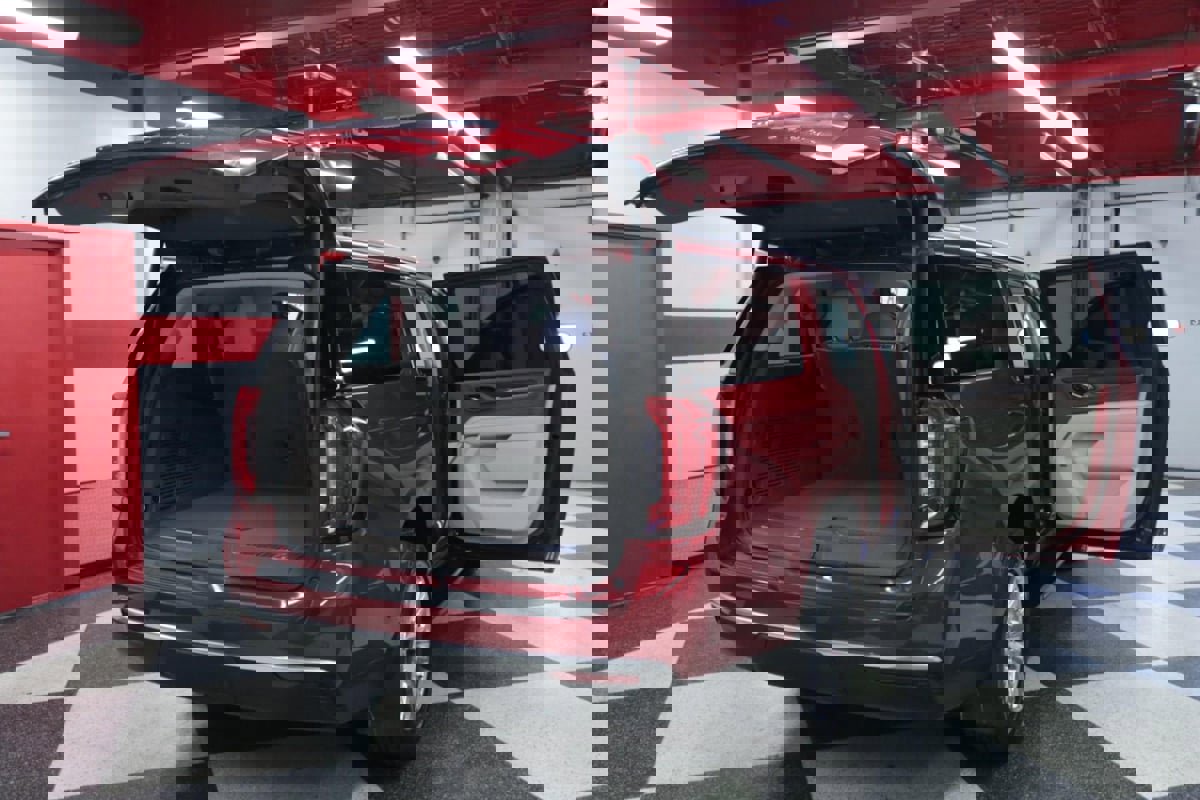 Used 2023 GMC Yukon XL Denali image 29