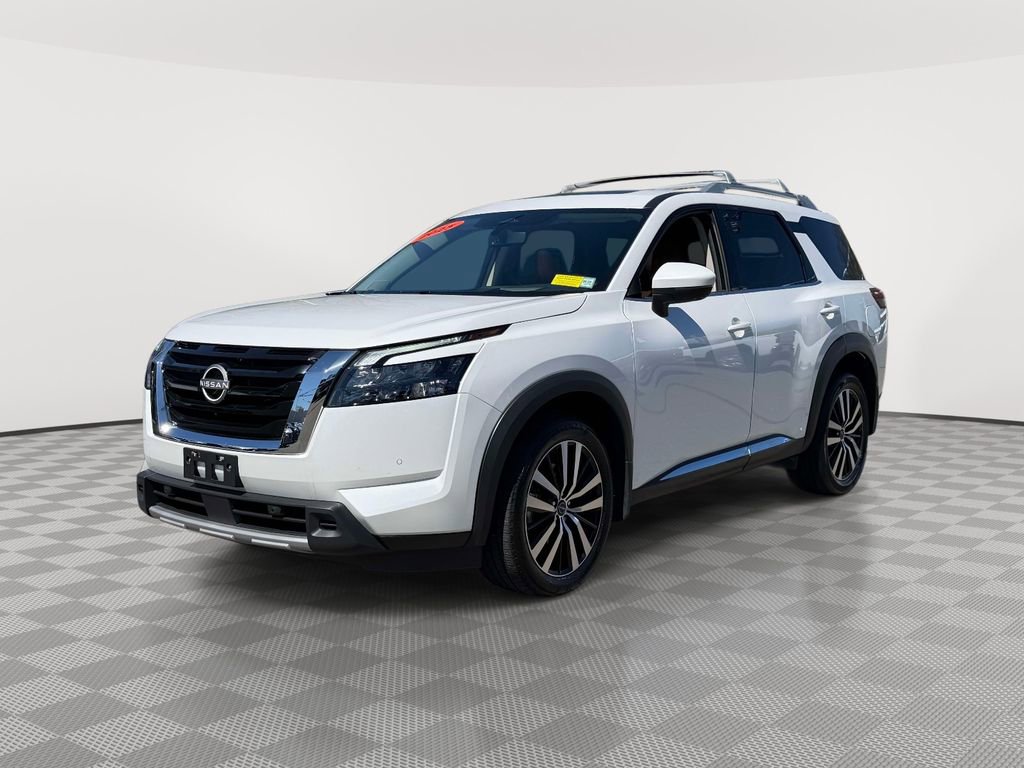 Used 2025 Nissan Pathfinder Platinum AWD/4WD image 3