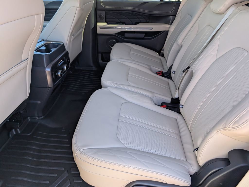 Used 2024 Ford Expedition Platinum image 12