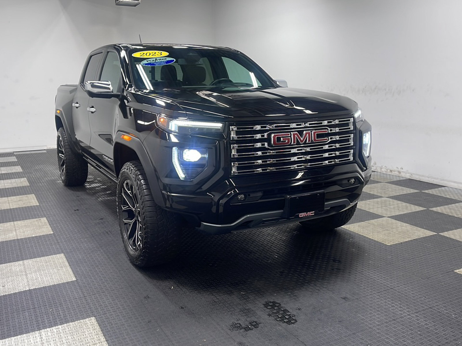 Used 2023 GMC Canyon Denali w/ Denali Black Edition AWD/4WD image 24